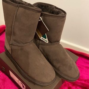 Brand new Ugg boot size 7